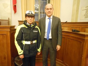 Il comandante della Polizia Locale di Jesi Lilina Rovaldi e il sindaco Massimo Bacci