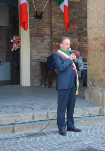 il sindaco Luigi Cerioni in occasione delle celebrazioni del 25 aprile