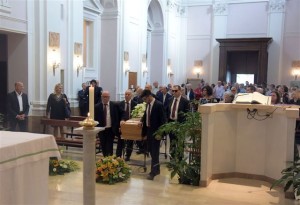 A celebrare il rito funebre di Gianni Cerioni è stato l'amico Don Giuliano Fiorentini 