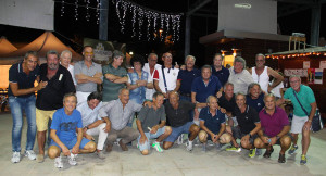 Lanfranco Ceccacci (terzo da sinistra in ginocchio) alla Festa della Pallavolo anche con gli ex portacolori della società di calcio
