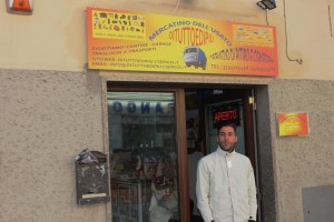 Vito Olivieri: "Nessuno ci sta tutelando, se chiudo perché qui, ormai, non entra più nessuno, chi vuoi che se ne accorga? Ho investito un po’ di soldi in questa attività, ho due bambini a casa e da giugno, inizio dei lavori, sino ad ora ho incassato appena 200 euro"