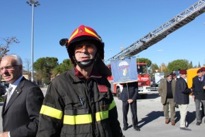 Il vigile del fuoco Gianluca Piersantelli ha dato il via, con l’alzabandiera, alla cerimonia