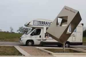 Il camper del comitato "Terra nostra", allestito per il tour, è stato imbrattato a Pisa (foto CriCo)