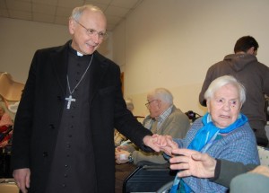 Il vescovo Gerardo Rocconi con nonna Lilla di Cupra Montana