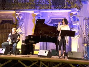 Il concerto di Susanna Stivali in piazza Federico II