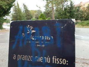 scritte rassiste colle paradiso