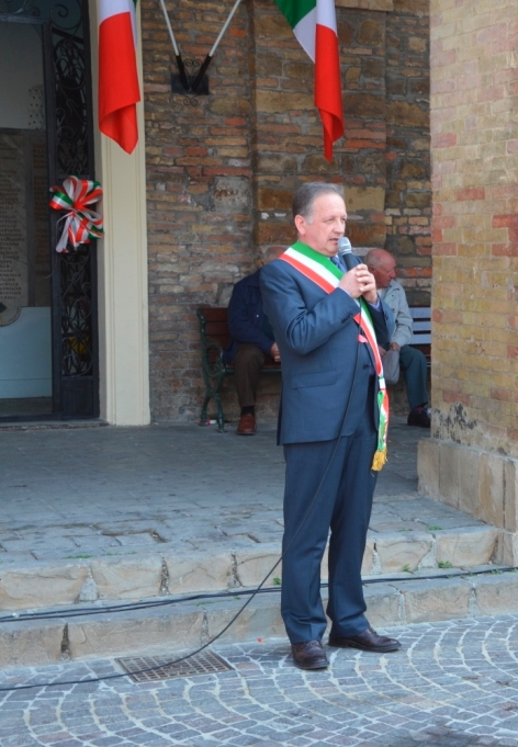 il sindaco Luigi Cerioni in occasione delle celebrazioni del 25 aprile