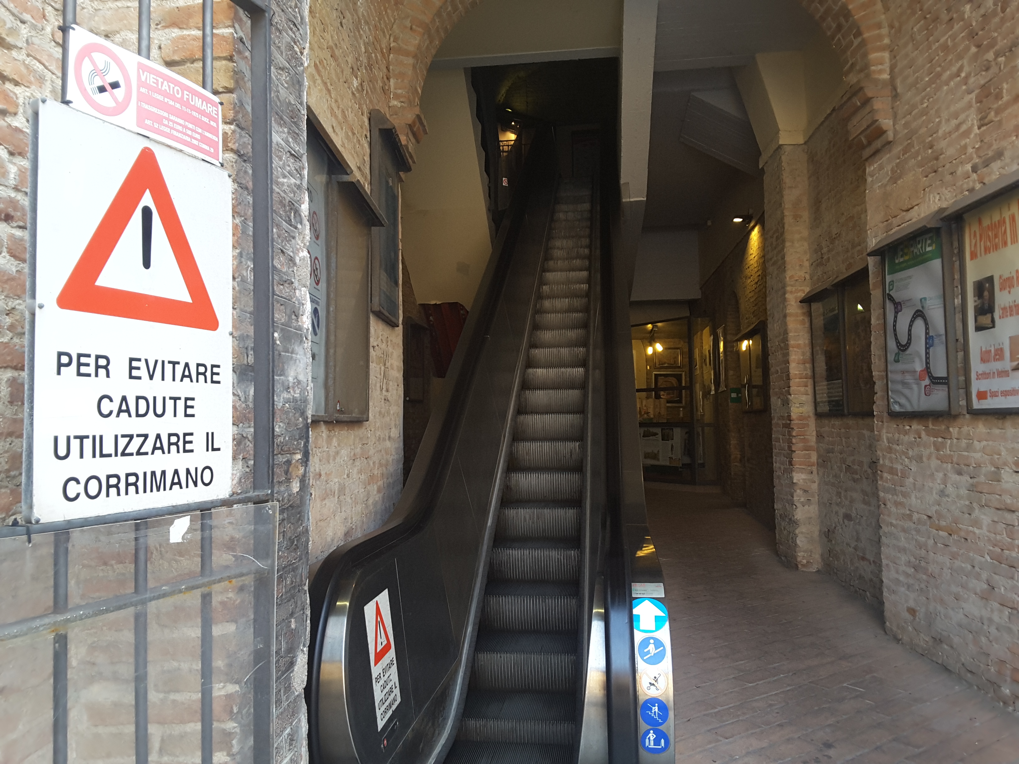scala mobile Palazzo Battaglia
