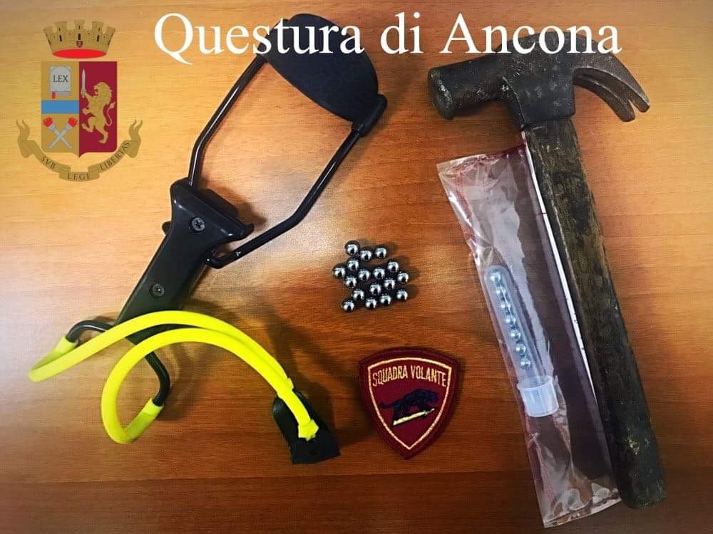 Fionde polizia ancona
