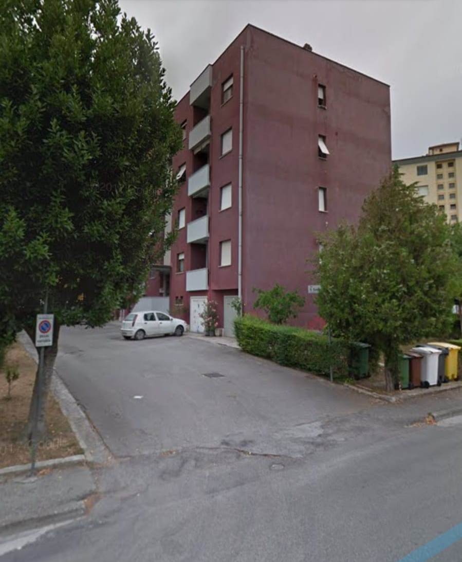 Il piazzale della palazzina di Via Donizetti teatro della lite tra madre e figlia