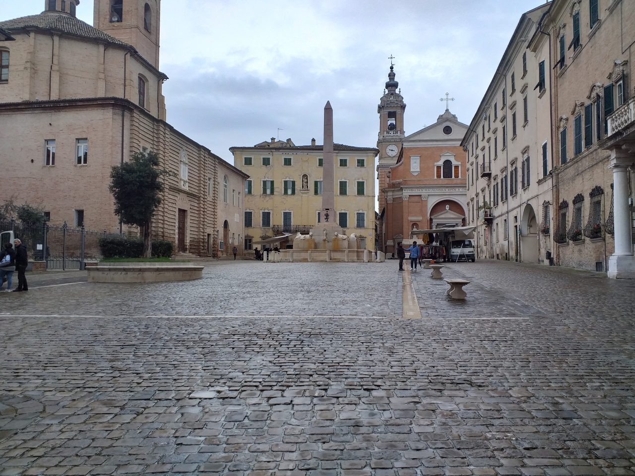 mercato jesi piazza Federico II
