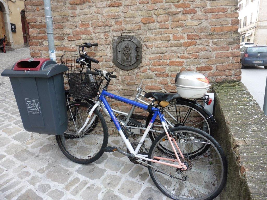 si allarga il fenomeno delle bici abbandonate