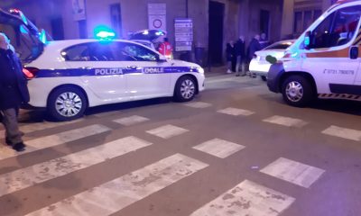 Investiti due coniugi lungo Corso Matteotti
