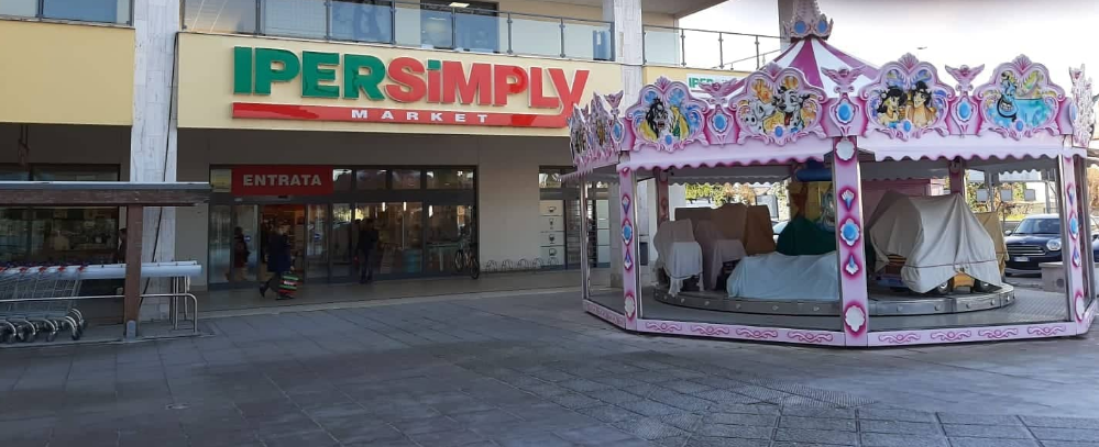 supermercato centro commerciale Arcobaleno