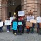 protesta genitori martiri