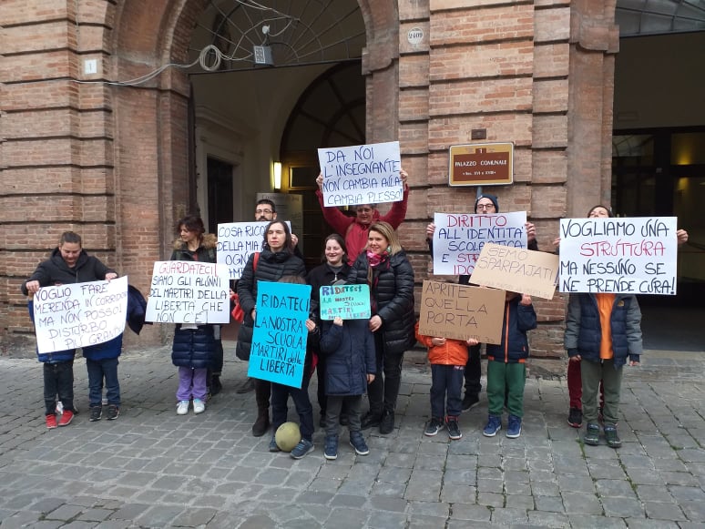 protesta genitori martiri