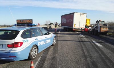 Monsano, incidente tra due Tir e un'Audi A6