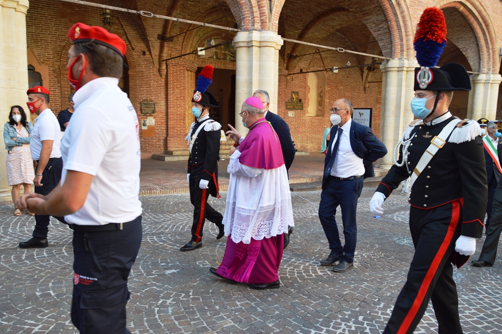 vescovo massara arrivo in cattedrale