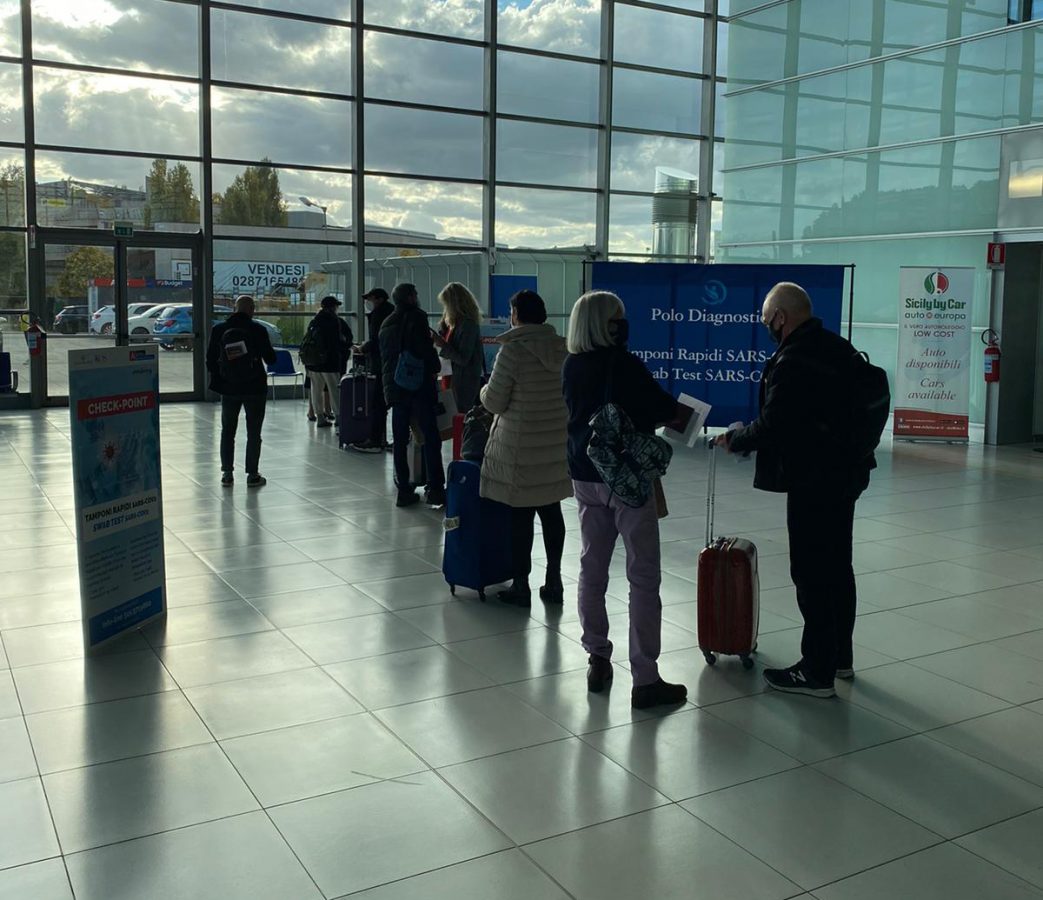 Foto test rapido all'Aeroporto delle Marche