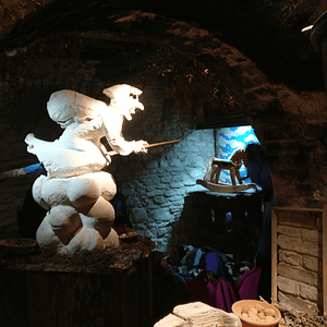 Interno casa della Befana Urbania