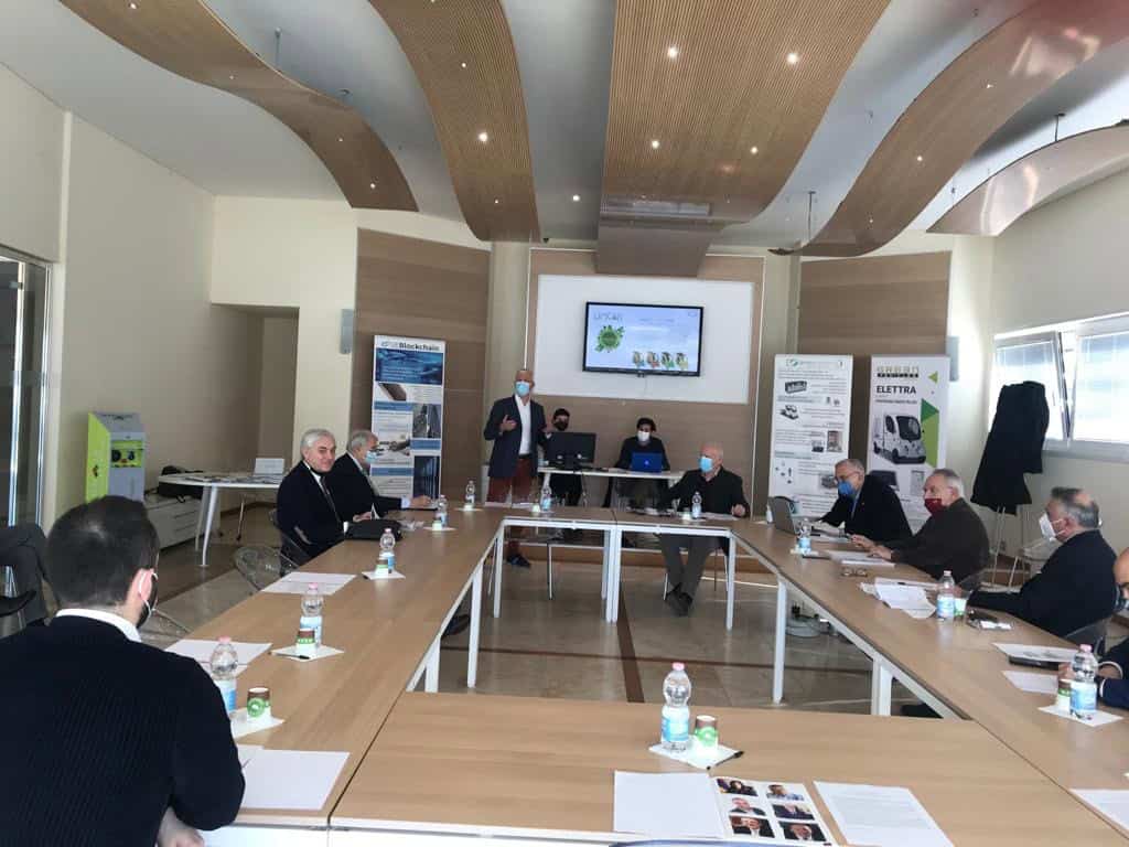 Foto tavolo di lavoro Futura Innovazione