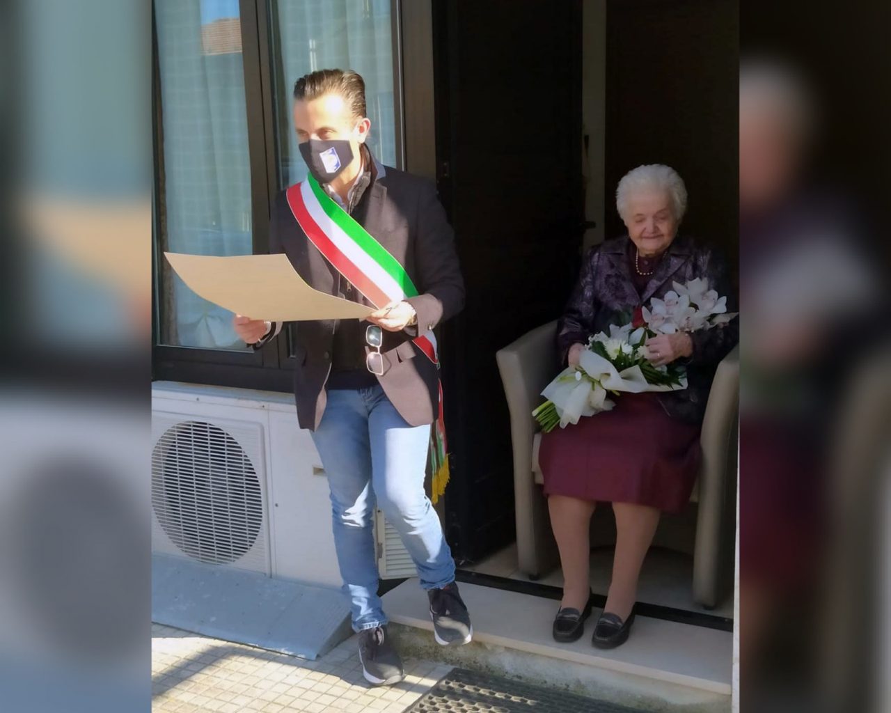 Tiziano Consoli fa gli auguri alla neo centenaria Carola Gianfelici