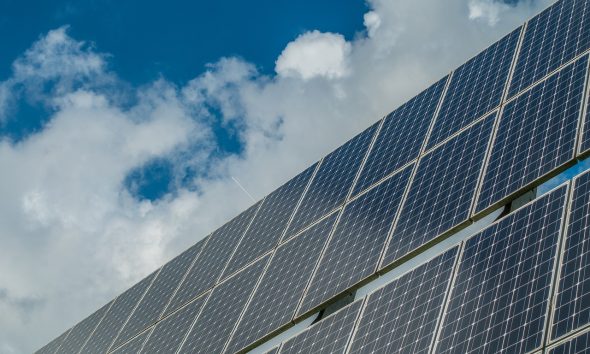Impianti fotovoltaici: caratteristiche e vantaggi dei pannelli con accumulo