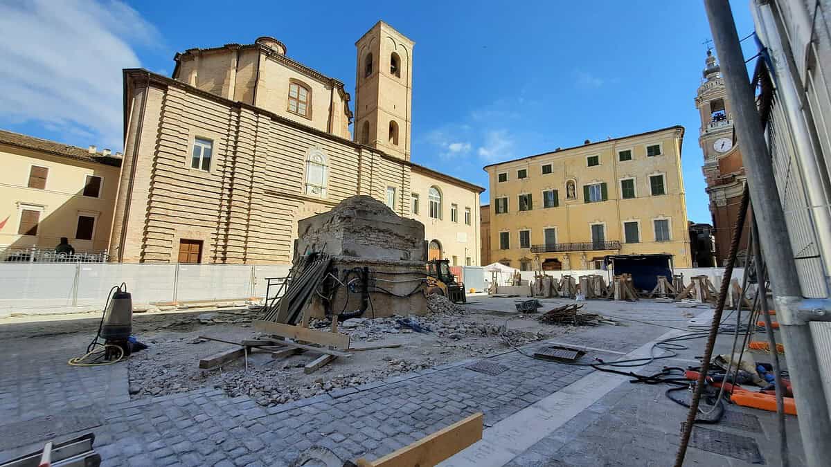 fontana Jesi piazza Federico II