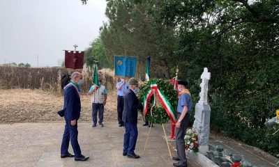 corona davanti al monumento dei Martiri del Cippo