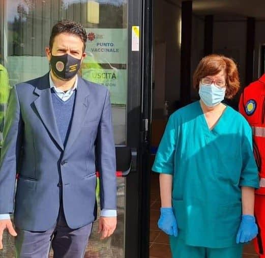 Il sindaco  Daniele Carnevali e la dottoressa Maria Grazia Paolinelli