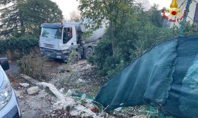 camion sfonda recinzione