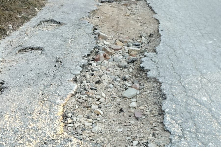 Strada comunale interessata dagli interventi finanziati per la sicurezza nei piccoli Comuni delle Marche