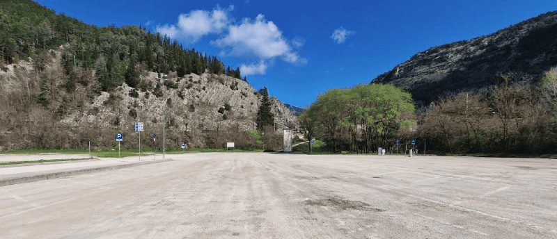 parcheggio grotte di frasassi