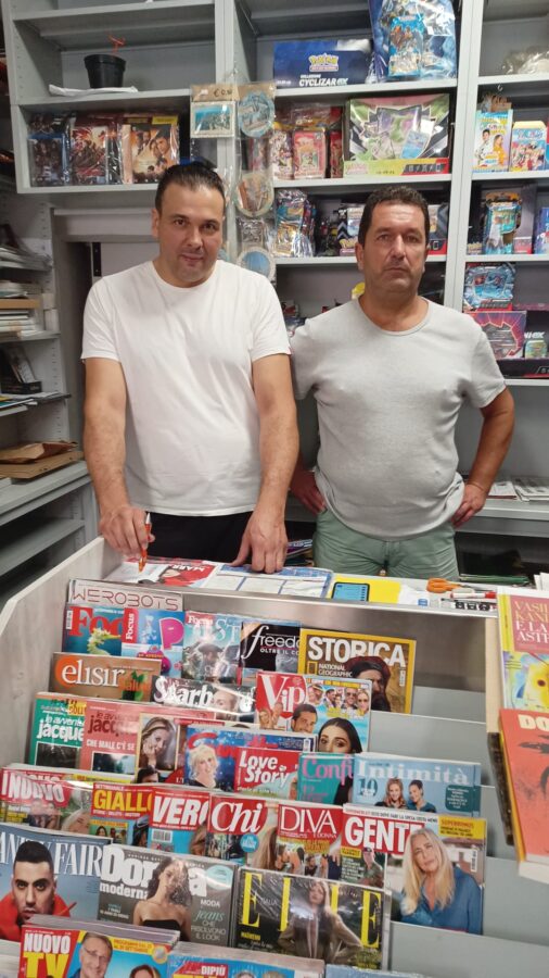 Jesi / Chiude l'Edicola Libreria Cattolica, Paolo e Andrea via dopo 30 anni di attività
