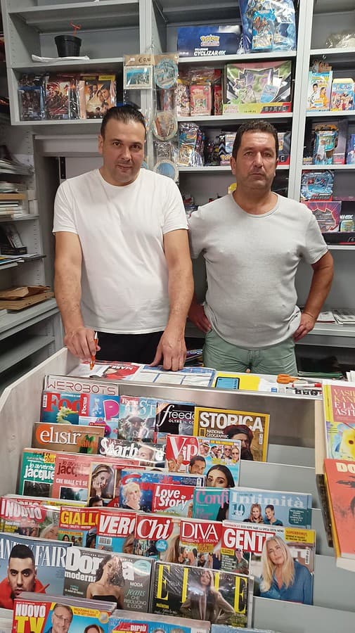 Jesi / Chiude l'Edicola Libreria Cattolica, Paolo e Andrea via dopo 30 anni di attività