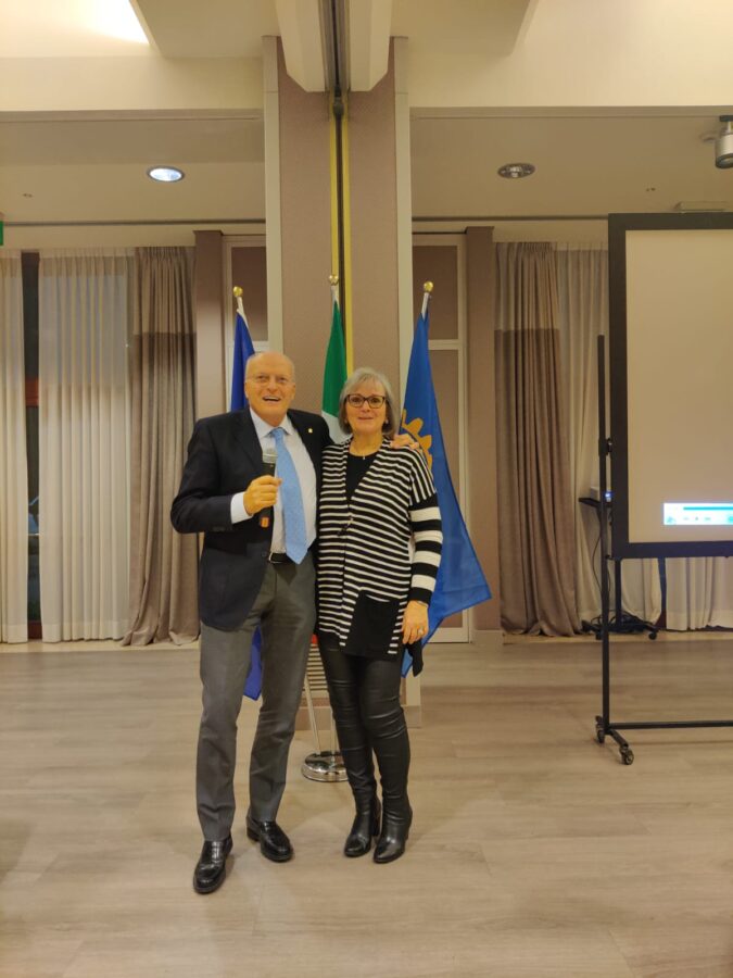 La Carotti con il dott.Crognaletti del Rotary Club Jesi Federico II'