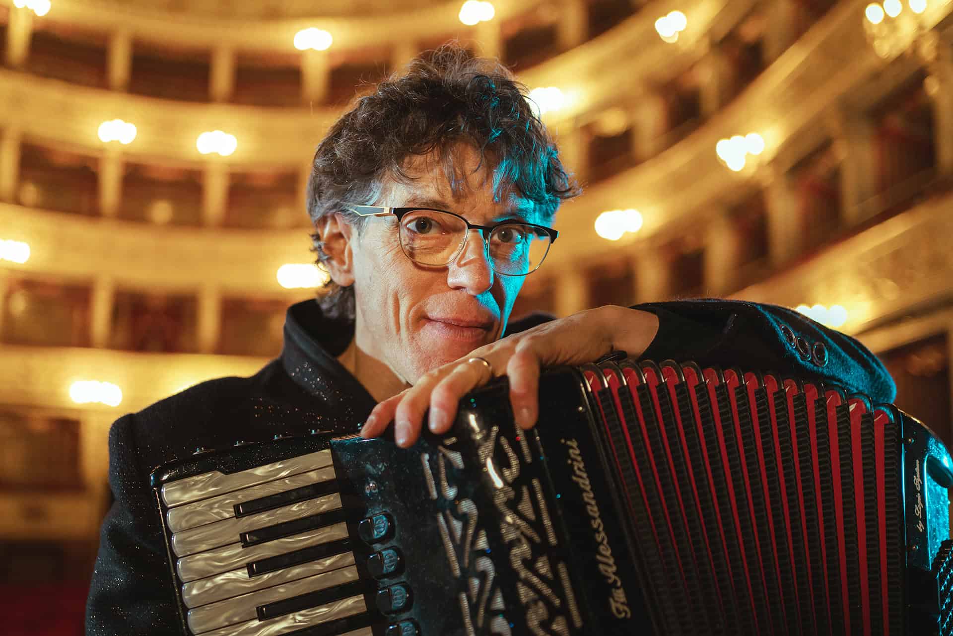 corinaldo: 101 strumenti musicali in una fisarmonica