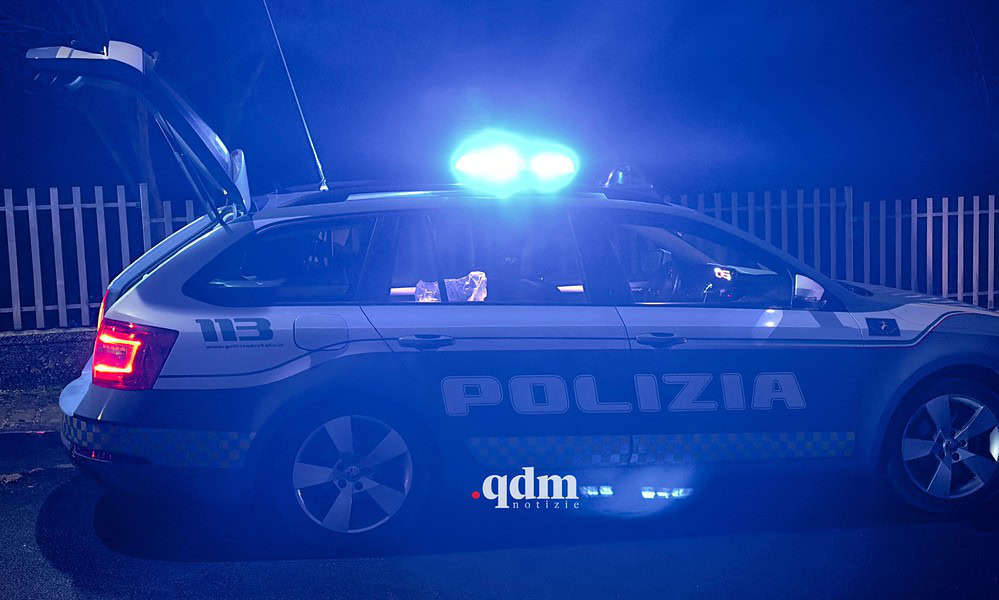 Polizia di Stato durante un intervento notturno nella zona di Vallemiano ad Ancona