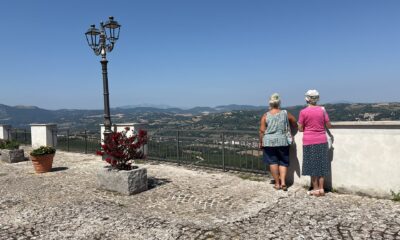 Loredana e Ileana durante la visita al borgo di Maiolati Spontini