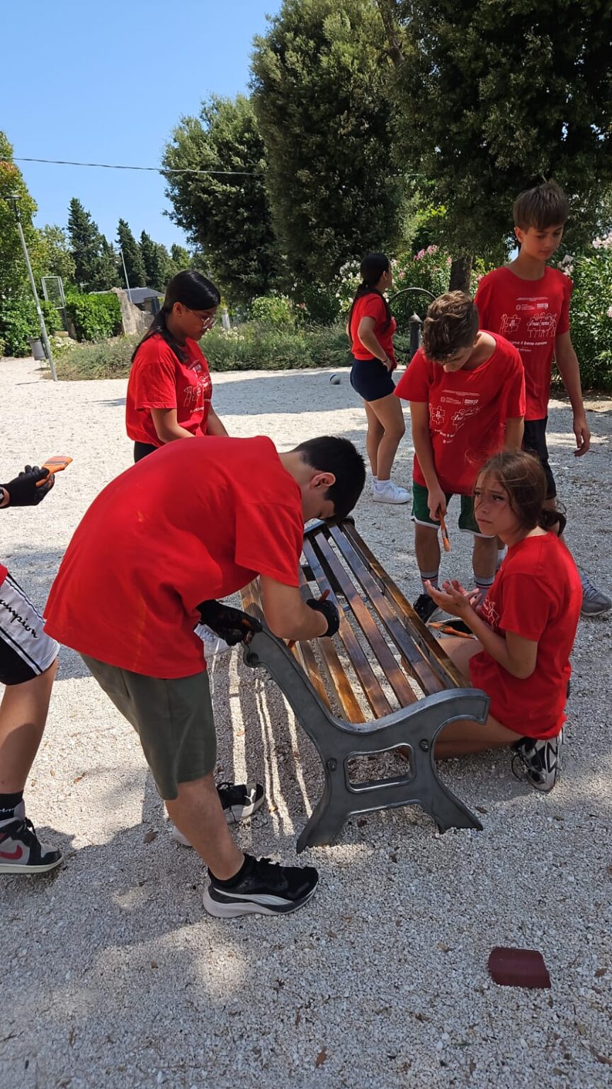 I dieci giovani e la tutor del progetto Ci Sto Affare Fatica 2026 a Belvedere Ostrense