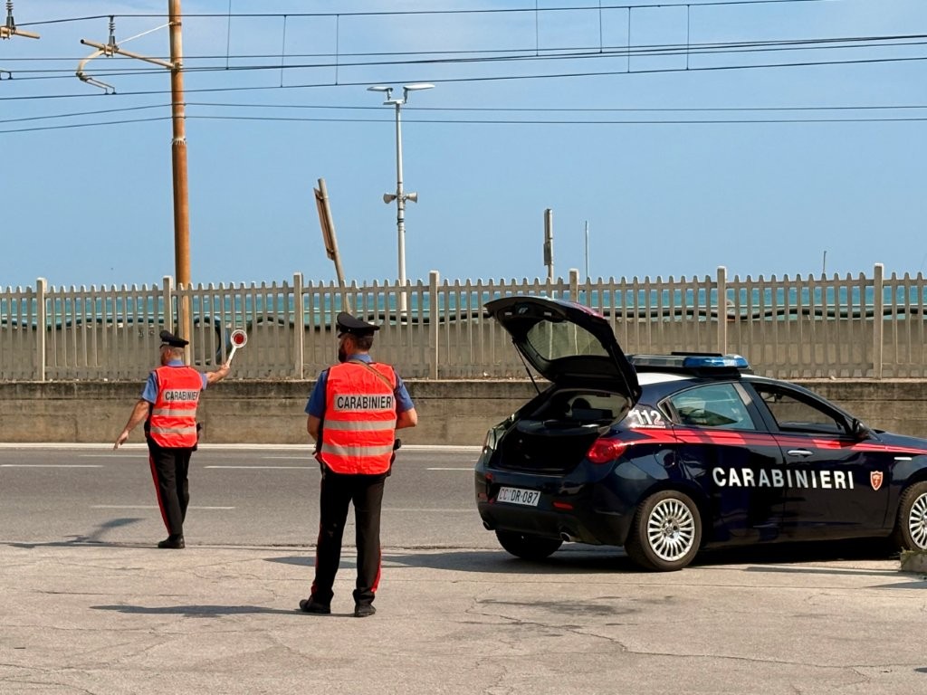 truffa noleggio auto Falconara Frasi chiave correlate truffa online Falconara, falso noleggio auto, annuncio noleggio veicoli, bonifico 600 euro, Carabinieri Falconara, truffa sul web Slug falconara-truffa-noleggio-auto-finto-noleggiatore Meta description Falconara, versa 600 euro per il noleggio di una berlina pubblicizzata online, poi il venditore sparisce. I Carabinieri denunciano un 45enne. Alt fotografia Carabinieri della Tenenza di Falconara Marittima durante un servizio di controllo