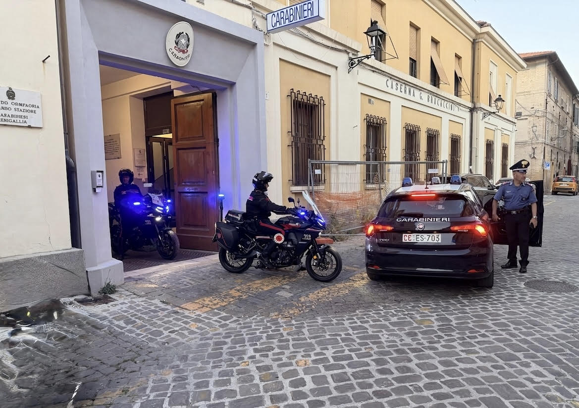 Carabinieri della Compagnia di Senigallia durante un servizio di controllo del territorio