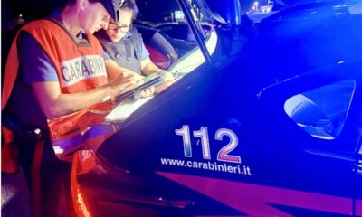 Carabinieri durante un controllo stradale nel territorio di Senigallia