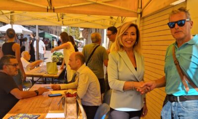 Il sindaco Stefania Signorini e gli assessori incontrano i cittadini in piazza Fratelli Bandiera a Falconara durante i Lunedì del sindaco